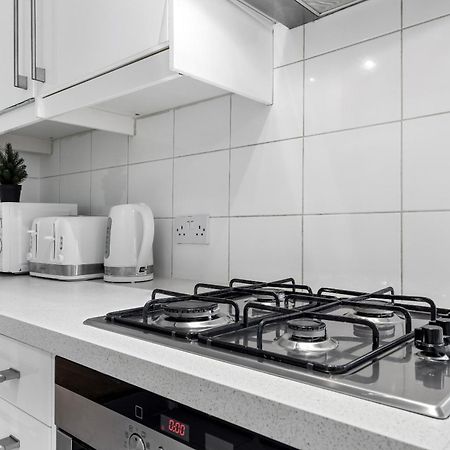 Luxury 4-Bedroom Modern Flat In Central London Steps From Station, Sleeps 9 In Style! エクステリア 写真