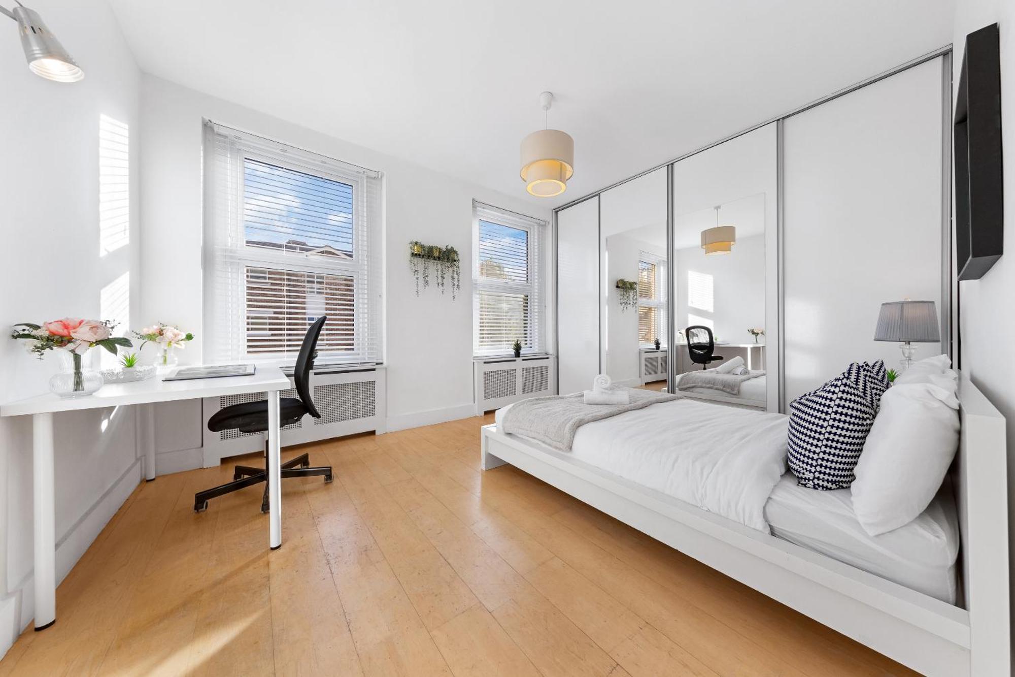 Luxury 4-Bedroom Modern Flat In Central London Steps From Station, Sleeps 9 In Style! エクステリア 写真