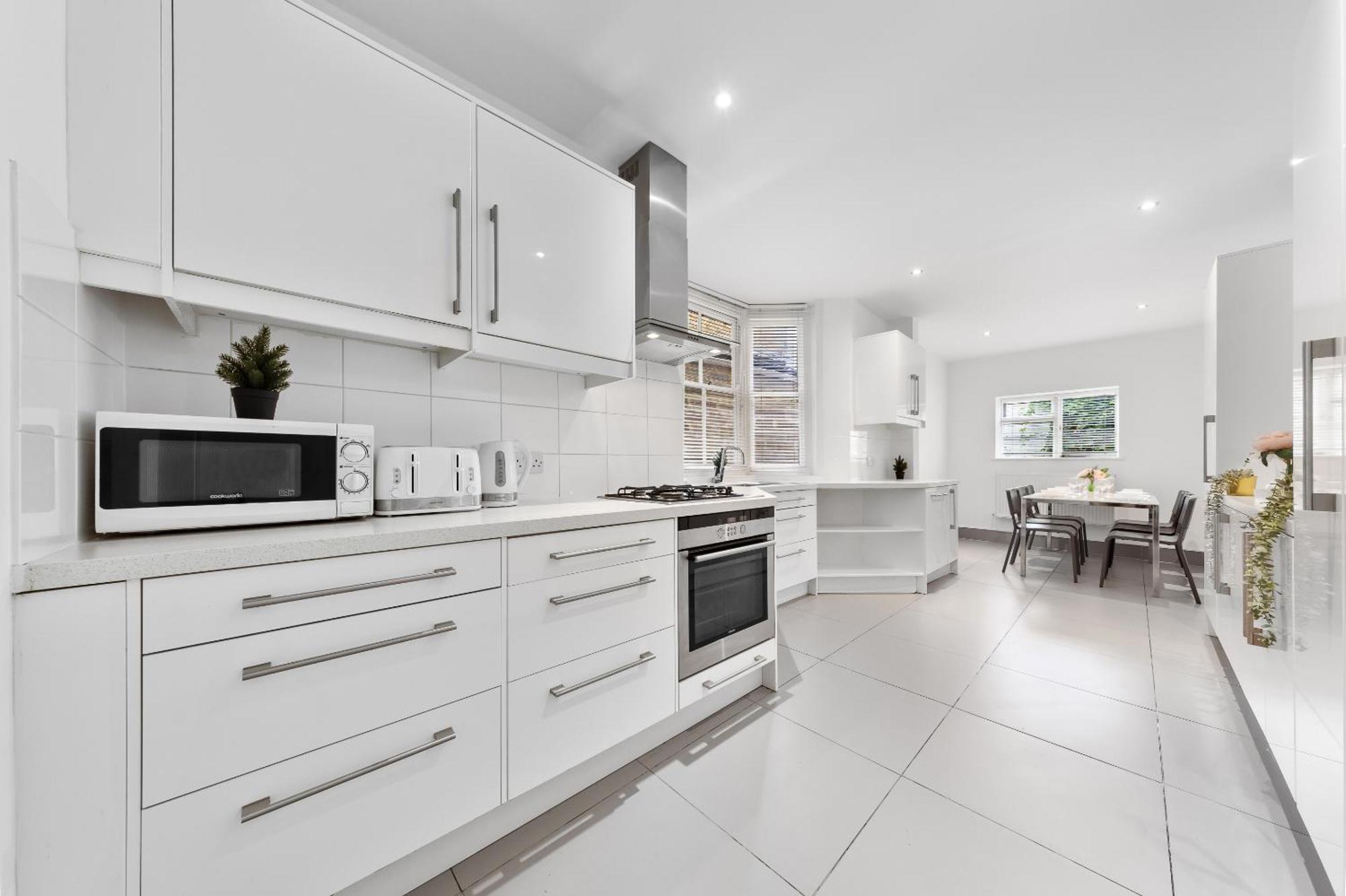 Luxury 4-Bedroom Modern Flat In Central London Steps From Station, Sleeps 9 In Style! エクステリア 写真