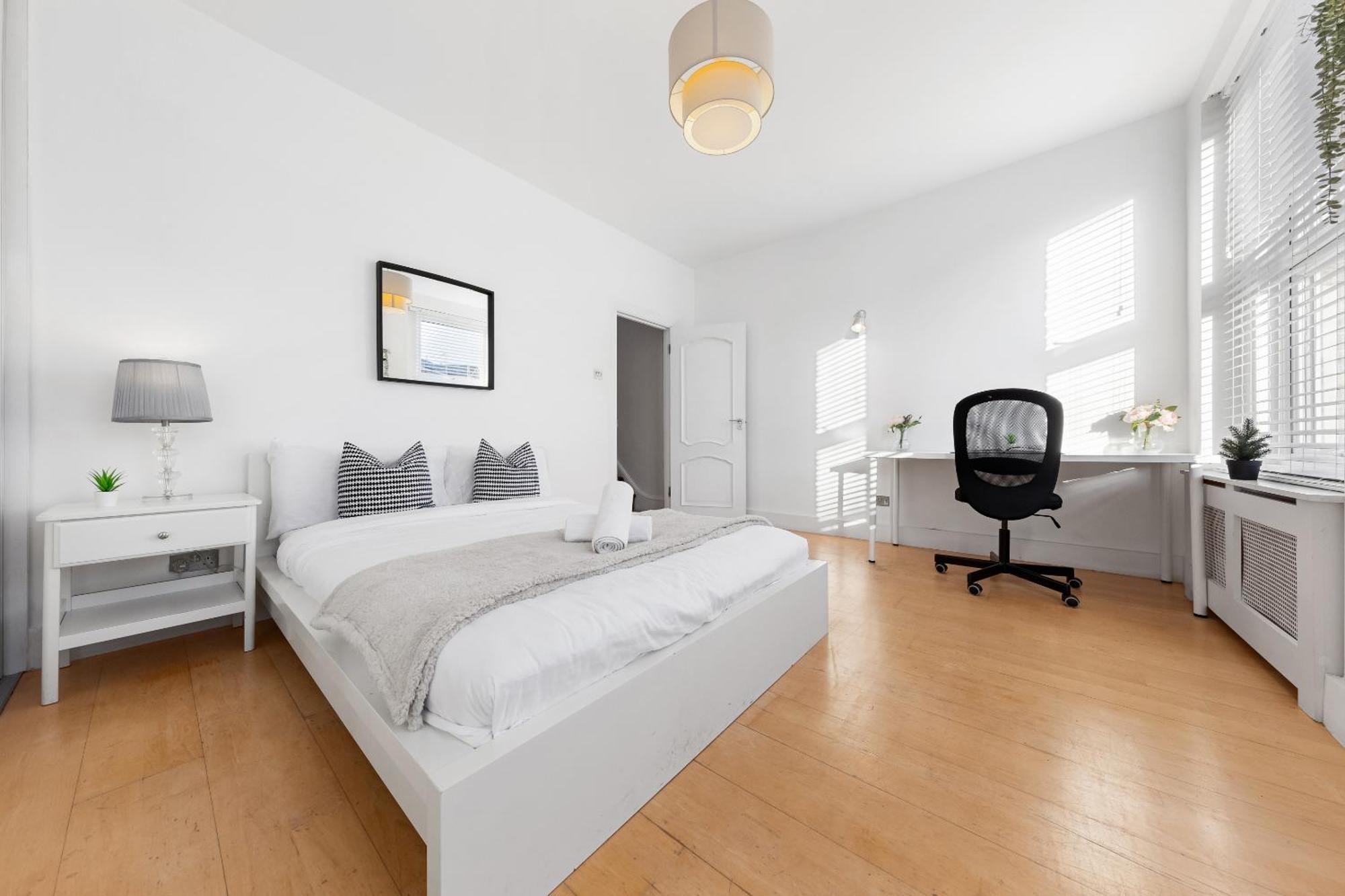 Luxury 4-Bedroom Modern Flat In Central London Steps From Station, Sleeps 9 In Style! エクステリア 写真