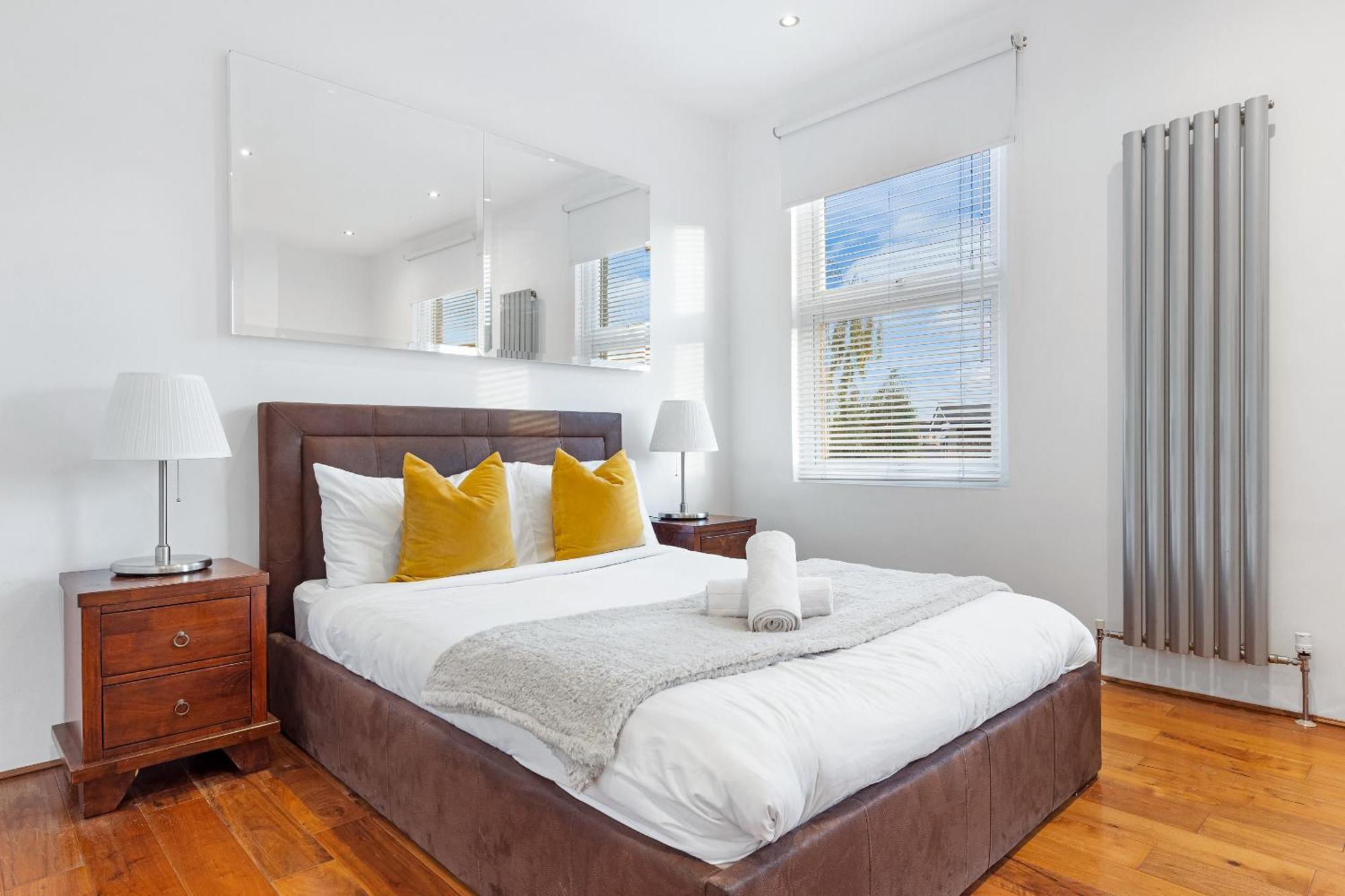 Luxury 4-Bedroom Modern Flat In Central London Steps From Station, Sleeps 9 In Style! エクステリア 写真