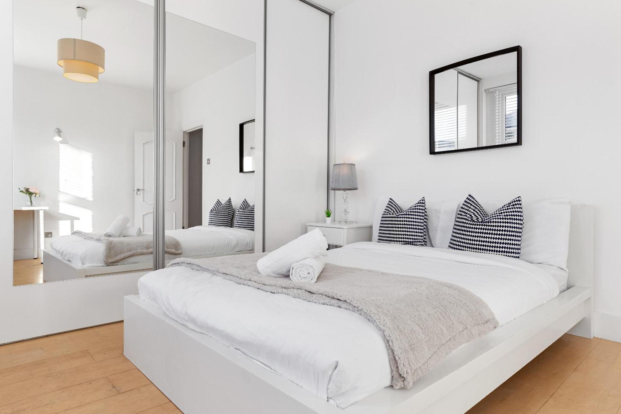 Luxury 4-Bedroom Modern Flat In Central London Steps From Station, Sleeps 9 In Style! エクステリア 写真