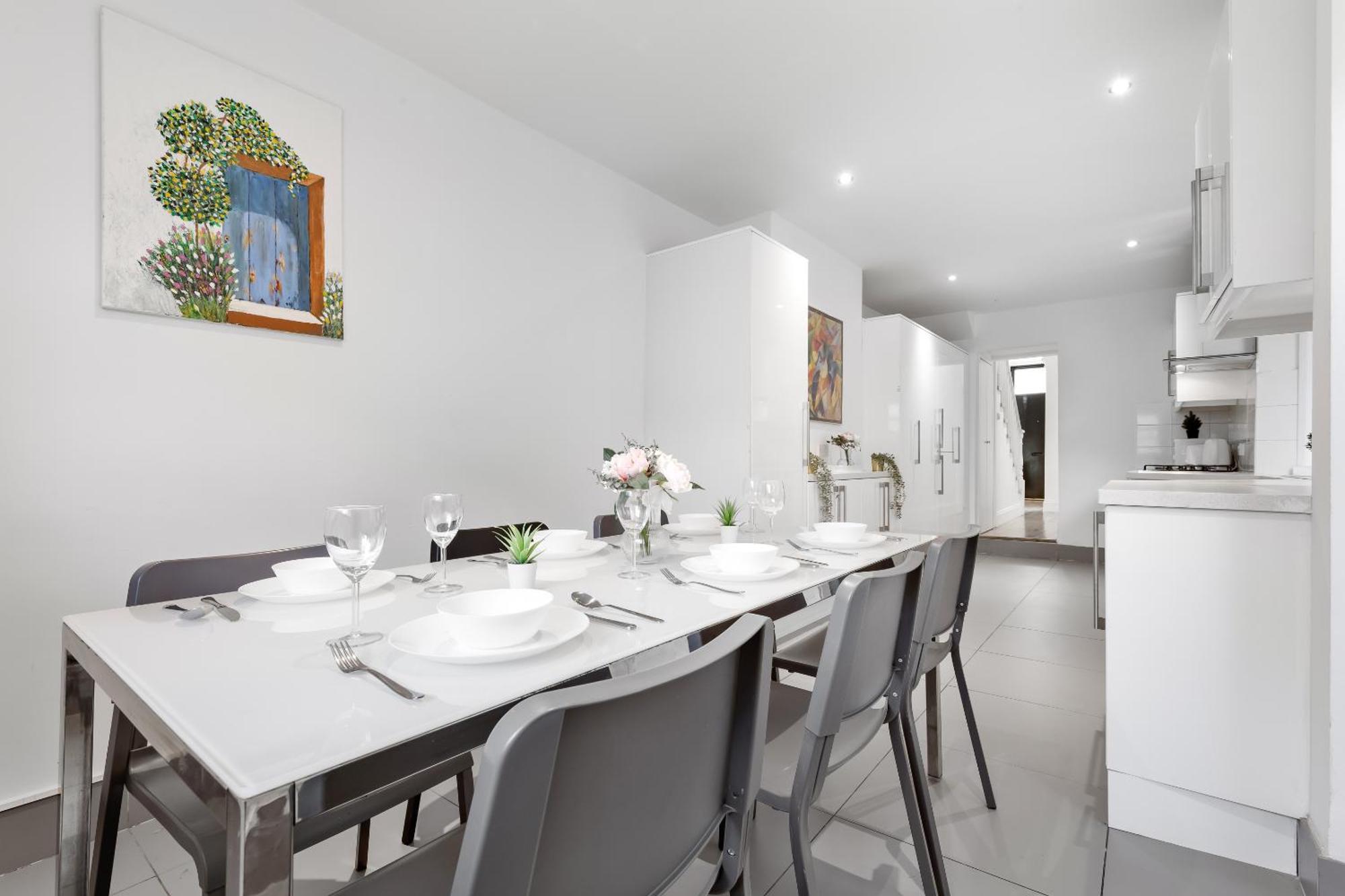 Luxury 4-Bedroom Modern Flat In Central London Steps From Station, Sleeps 9 In Style! エクステリア 写真