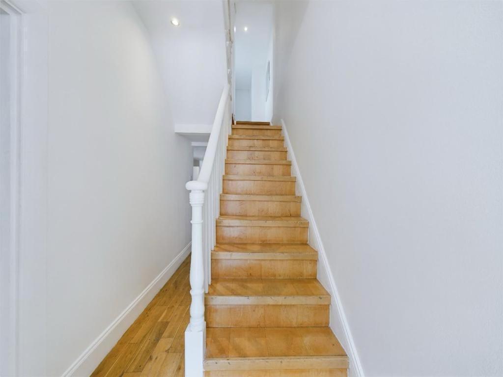 Luxury 4-Bedroom Modern Flat In Central London Steps From Station, Sleeps 9 In Style! 部屋 写真