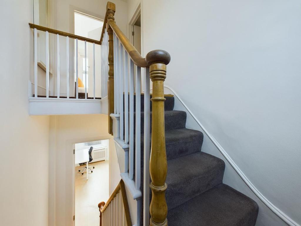 Luxury 4-Bedroom Modern Flat In Central London Steps From Station, Sleeps 9 In Style! 部屋 写真