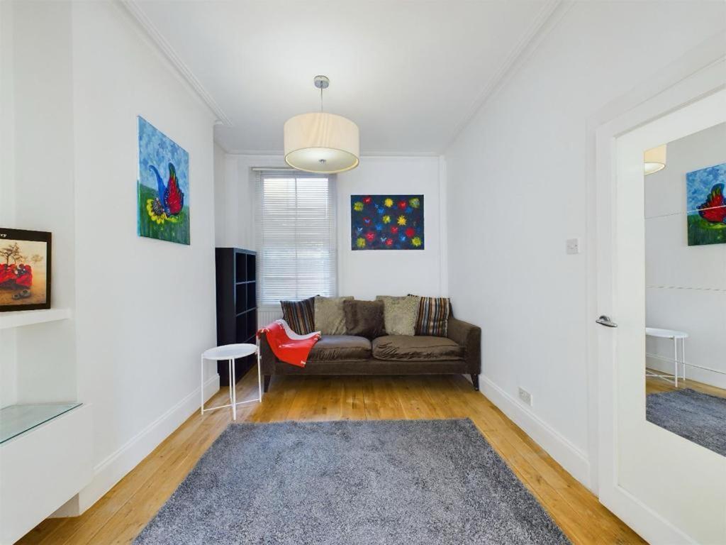 Luxury 4-Bedroom Modern Flat In Central London Steps From Station, Sleeps 9 In Style! 部屋 写真