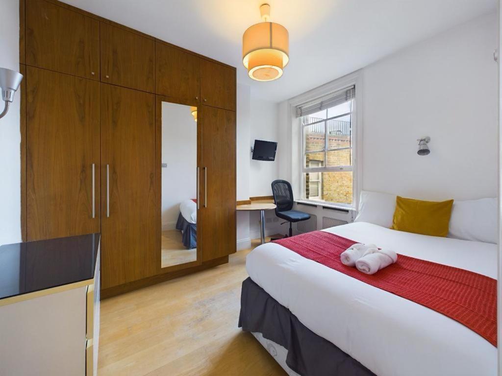 Luxury 4-Bedroom Modern Flat In Central London Steps From Station, Sleeps 9 In Style! 部屋 写真
