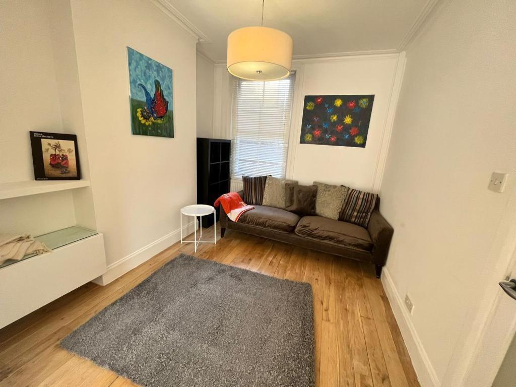 Luxury 4-Bedroom Modern Flat In Central London Steps From Station, Sleeps 9 In Style! 部屋 写真