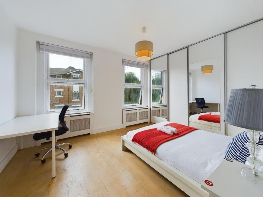 Luxury 4-Bedroom Modern Flat In Central London Steps From Station, Sleeps 9 In Style! 部屋 写真