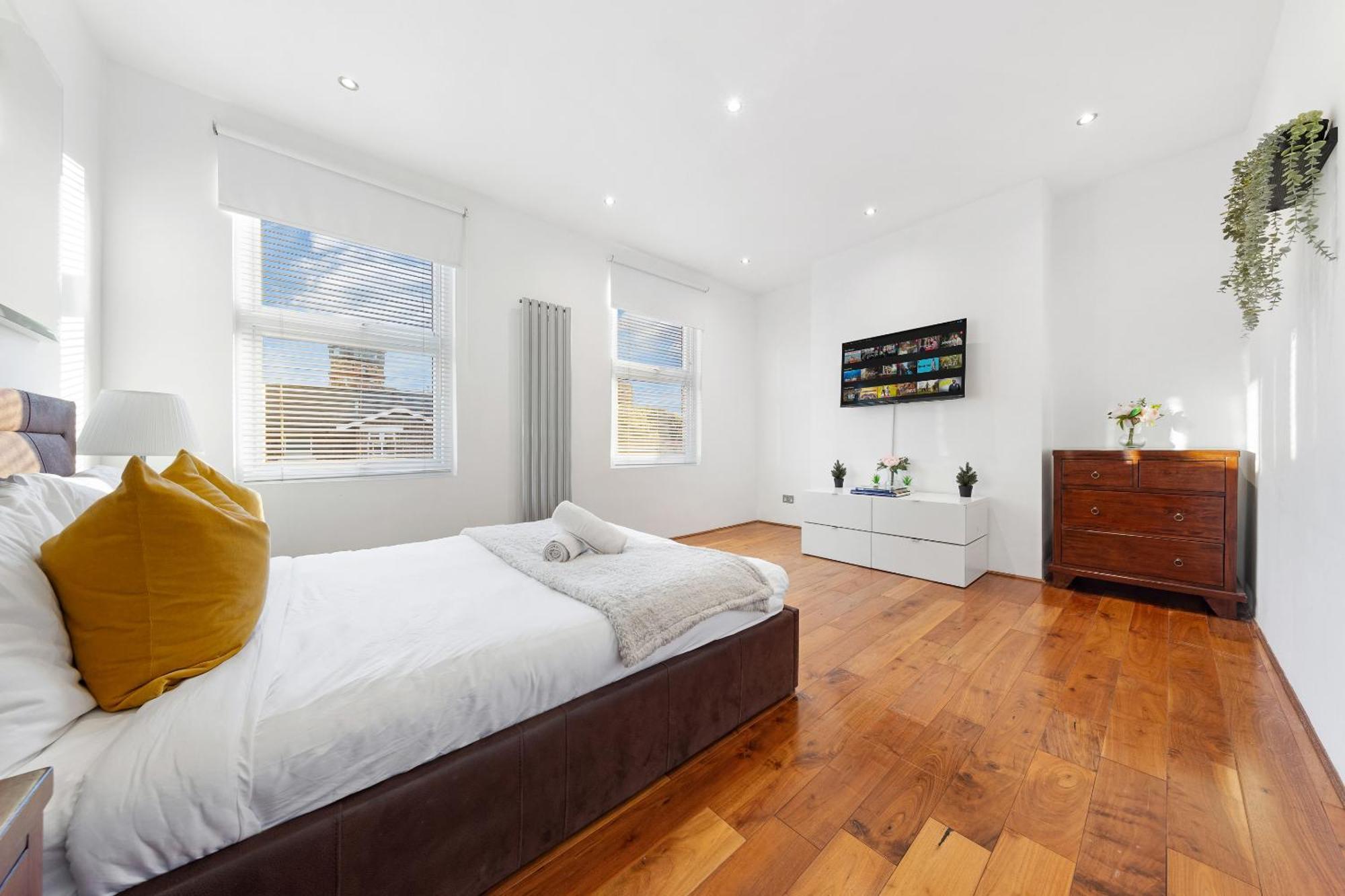 Luxury 4-Bedroom Modern Flat In Central London Steps From Station, Sleeps 9 In Style! エクステリア 写真