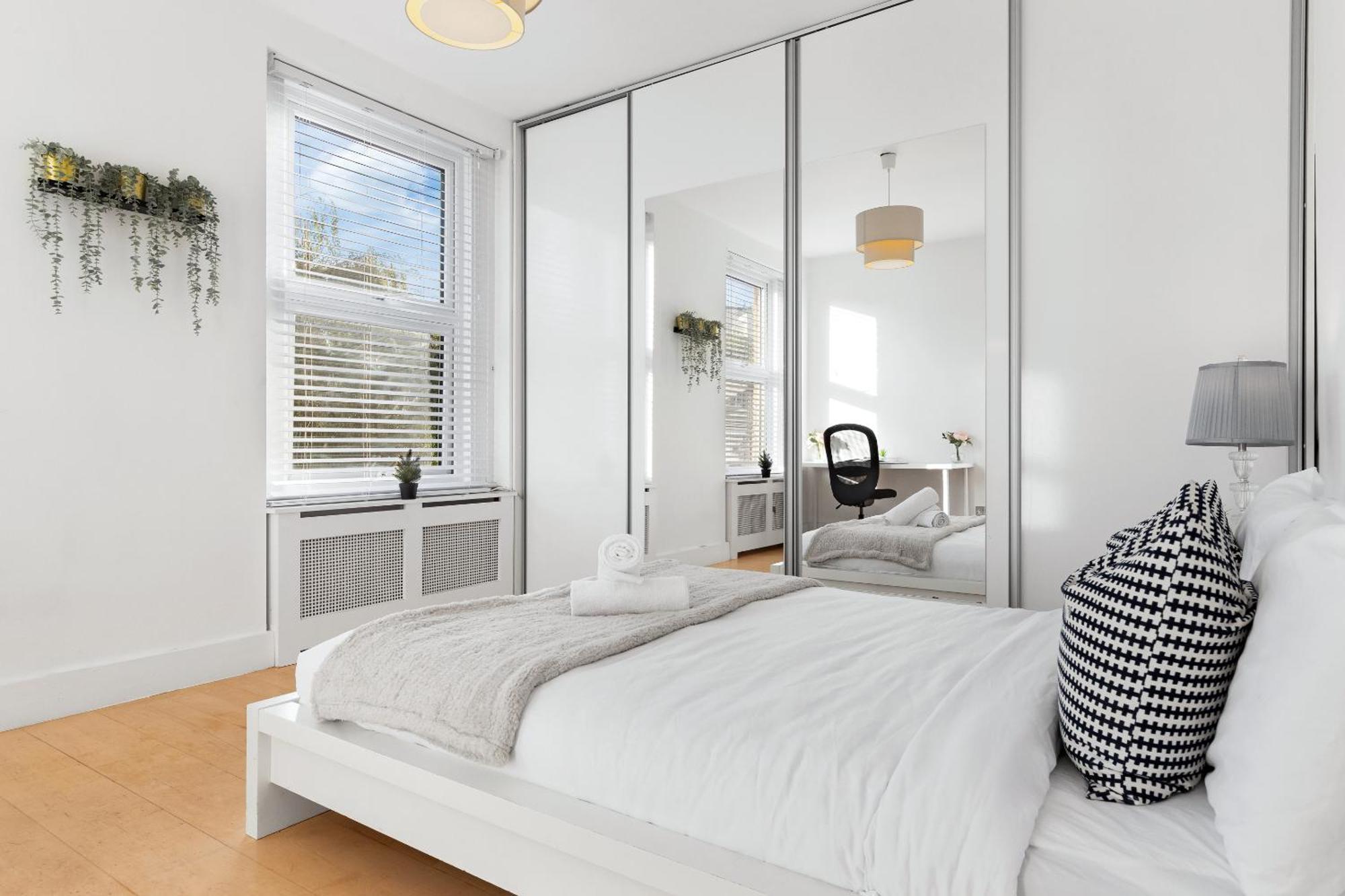 Luxury 4-Bedroom Modern Flat In Central London Steps From Station, Sleeps 9 In Style! エクステリア 写真