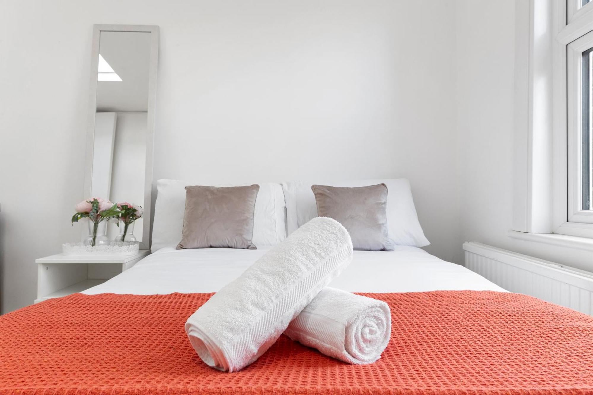 Luxury 4-Bedroom Modern Flat In Central London Steps From Station, Sleeps 9 In Style! エクステリア 写真