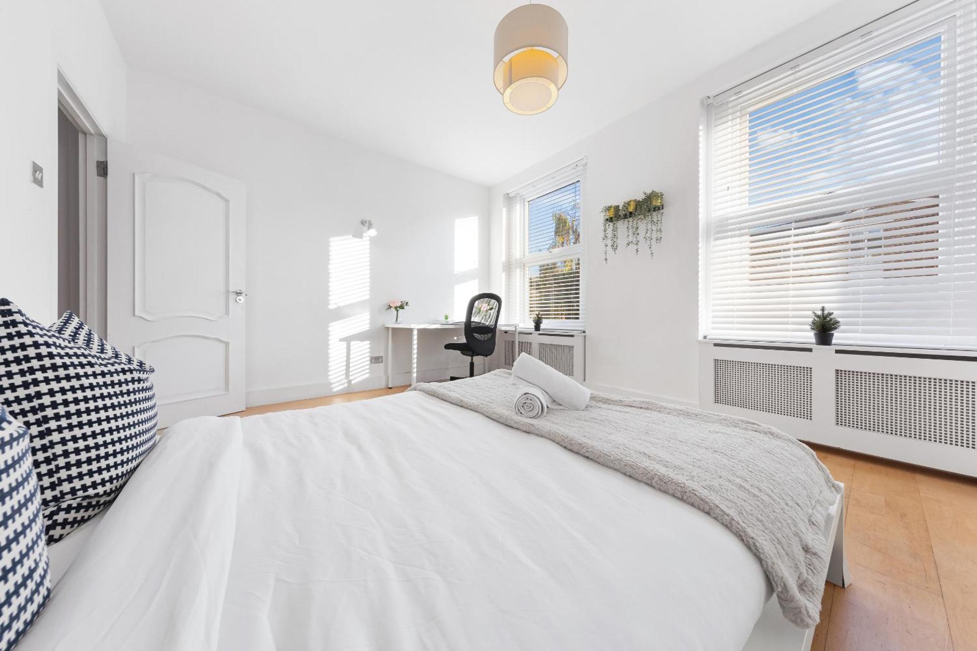 Luxury 4-Bedroom Modern Flat In Central London Steps From Station, Sleeps 9 In Style! エクステリア 写真