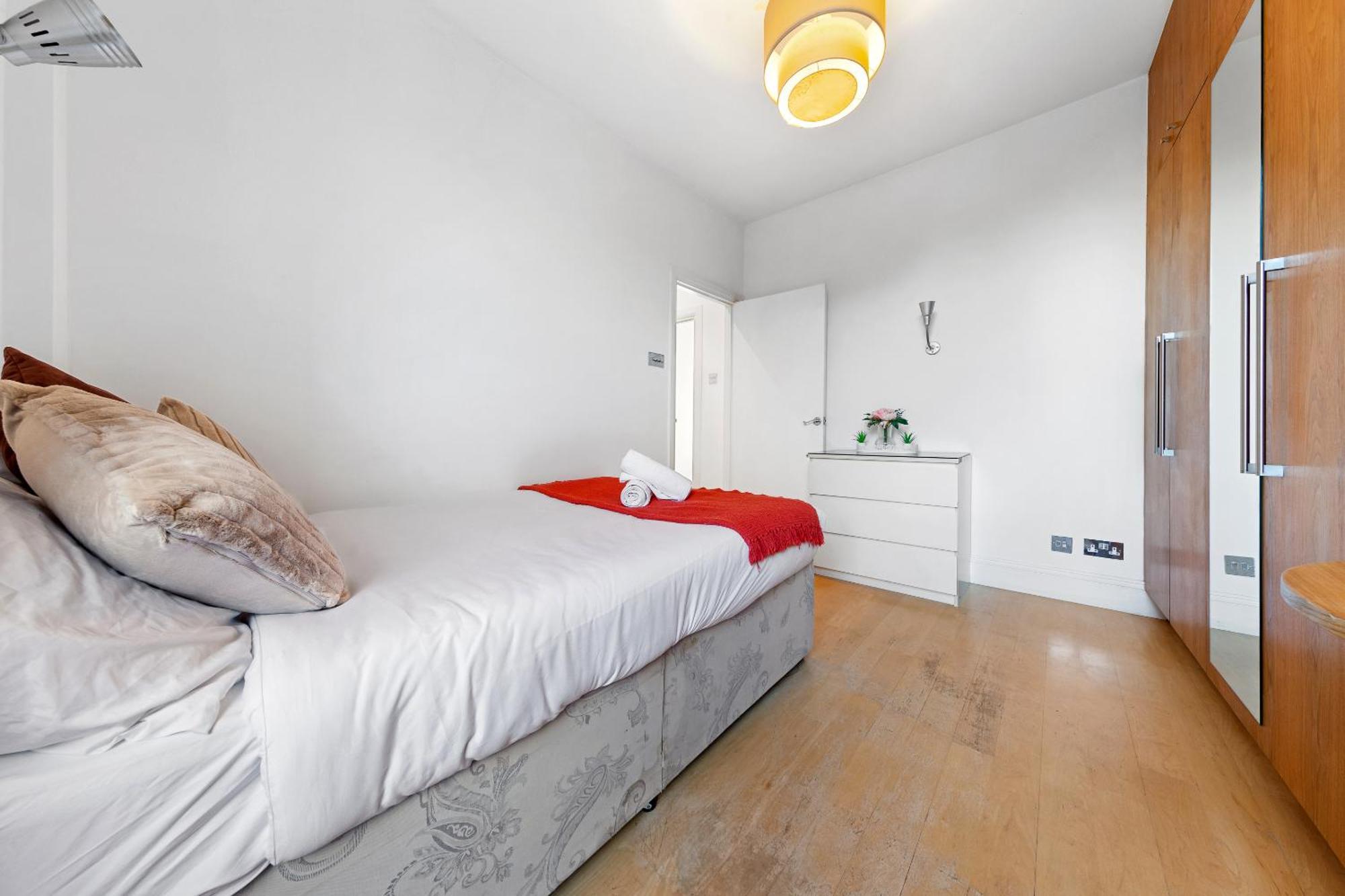 Luxury 4-Bedroom Modern Flat In Central London Steps From Station, Sleeps 9 In Style! エクステリア 写真