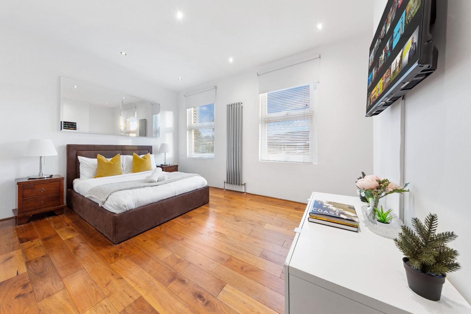 Luxury 4-Bedroom Modern Flat In Central London Steps From Station, Sleeps 9 In Style! エクステリア 写真