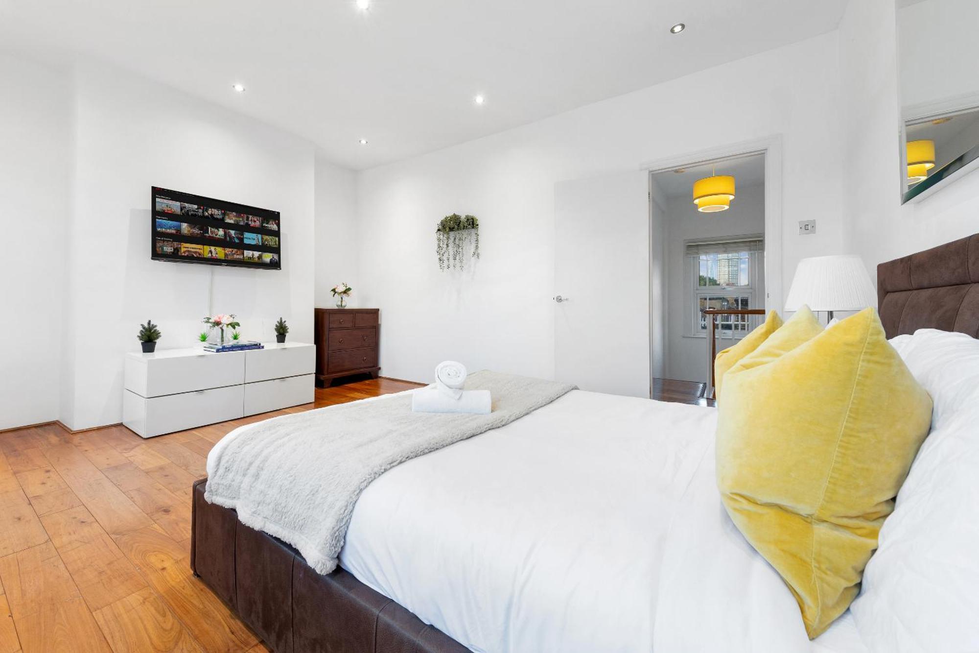 Luxury 4-Bedroom Modern Flat In Central London Steps From Station, Sleeps 9 In Style! エクステリア 写真
