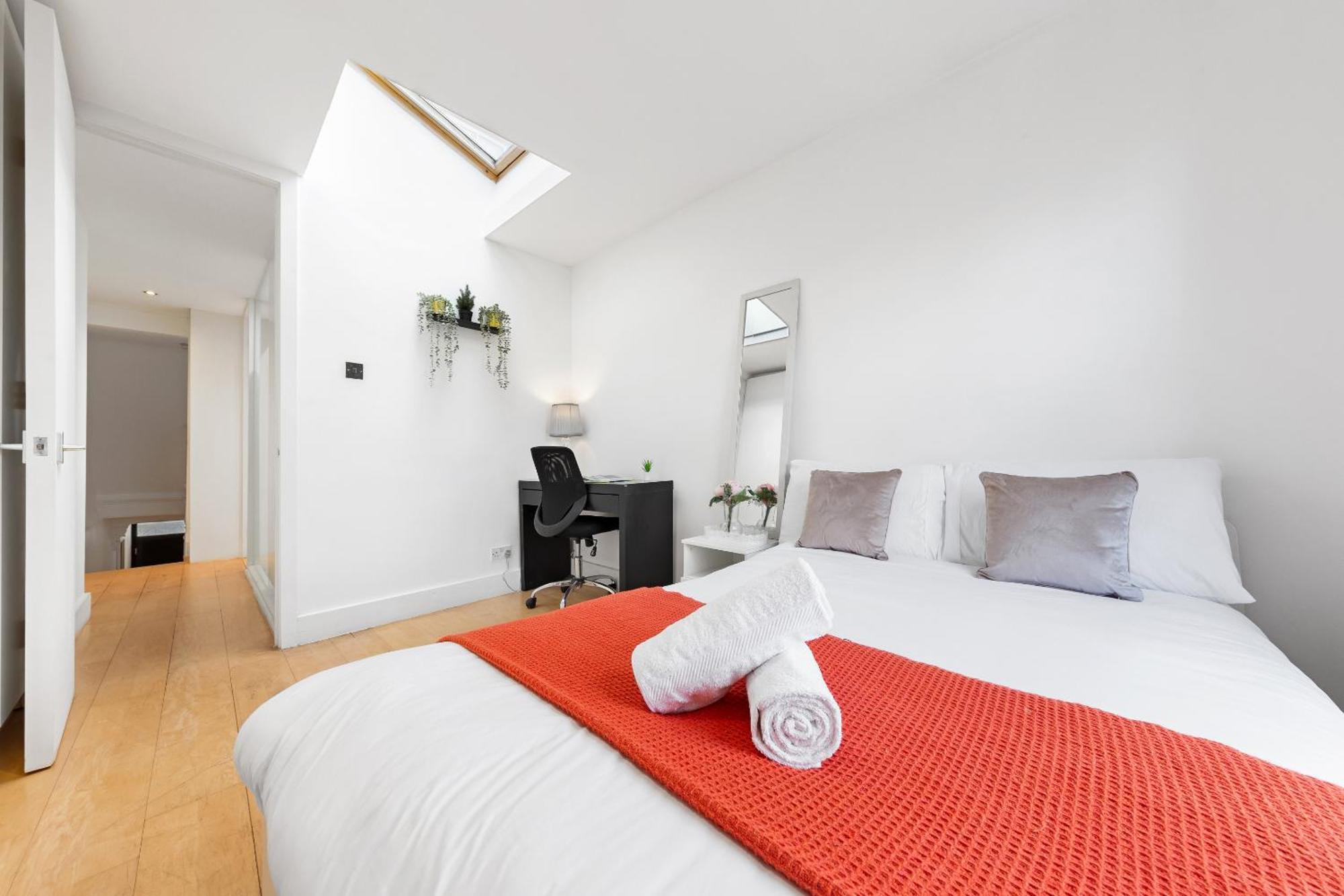 Luxury 4-Bedroom Modern Flat In Central London Steps From Station, Sleeps 9 In Style! エクステリア 写真