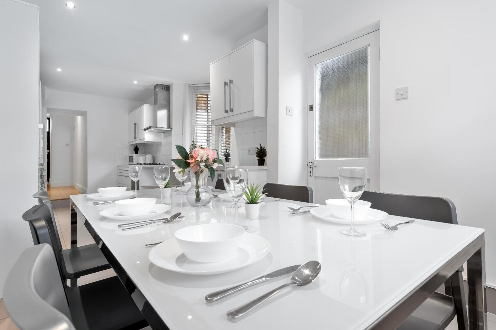 Luxury 4-Bedroom Modern Flat In Central London Steps From Station, Sleeps 9 In Style! エクステリア 写真