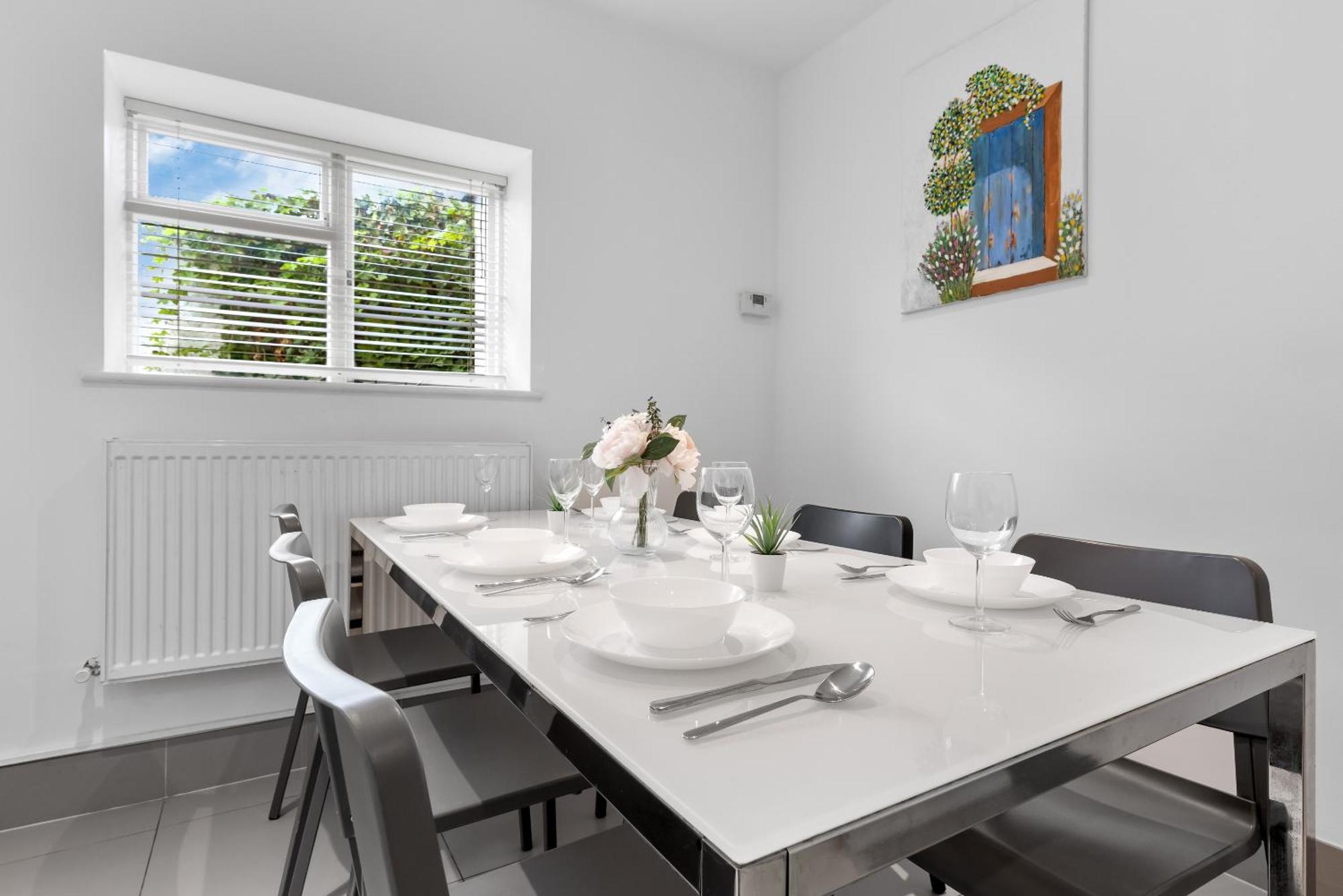 Luxury 4-Bedroom Modern Flat In Central London Steps From Station, Sleeps 9 In Style! エクステリア 写真